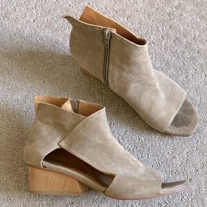 COCLICO Ozark side zip peep toe booties, Sz 36.5.
